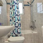 דירה Louis' With View גיתיו
