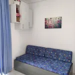 Louis' With View גיתיו