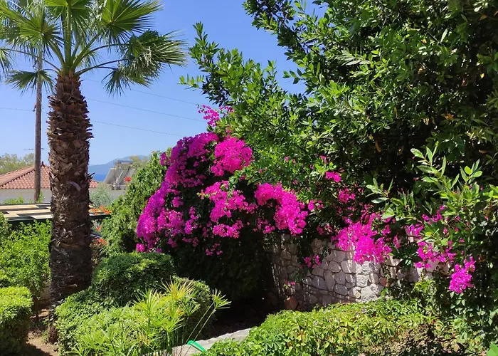 Louis' With View Gythio