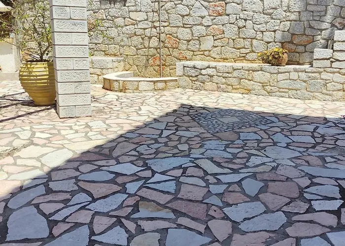 Louis' With View Apartment